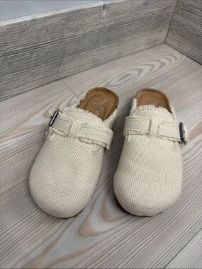 Very G Cream Canvas Buckle Slip-On Mules